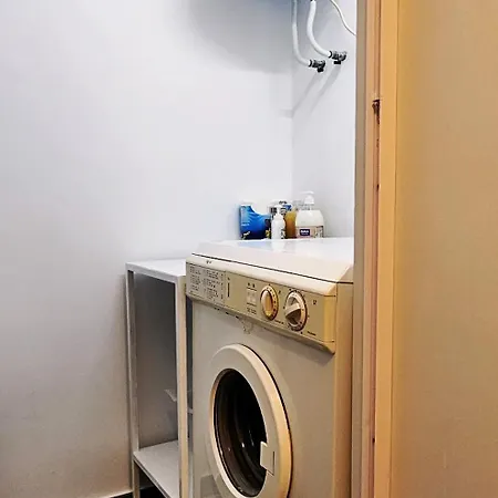 بيت للعطل Vener - *