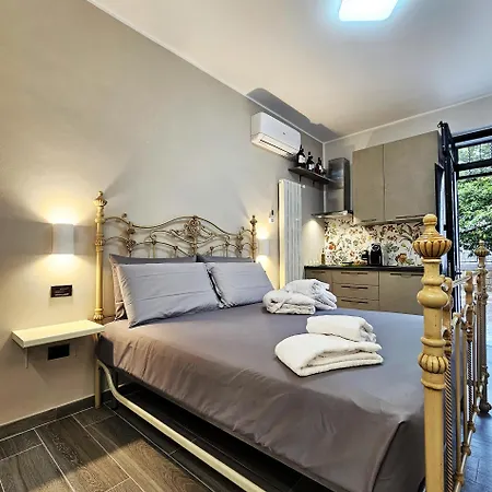 بيت للعطل Vener - *